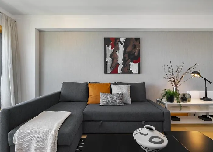 Whome Panoramic View With Elevator, Ac, Garage Perfect For Families & Business Travellers