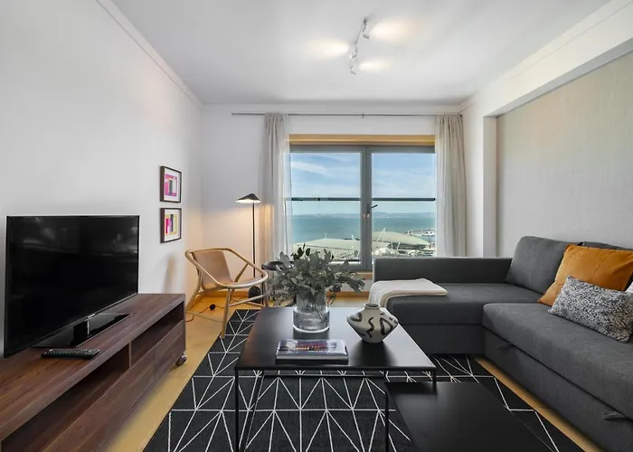 Whome Panoramic View With Elevator, Ac, Garage Perfect For Families & Business Travellers